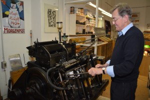 Jürgen Müller an der Druckmaschine. Foto: Ulrich Horb