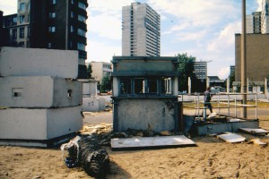 Abgebauter Wachturm an der Grenze zu Kreuzberg. Foto: Ulrich Horb
