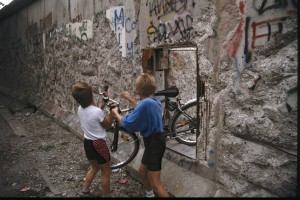 Mauerdurchbruch 1990. Foto: Ulrich Horb