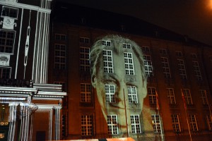 Projektion von Willy Brandt am Rathaus Schöneberg 2015. Foto: Ulrich Horb