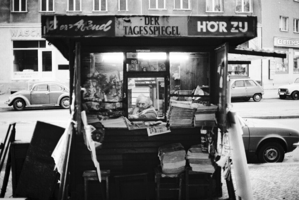 Zeitungskiosk an der Körtestraße, achtziger Jahre. Foto: Ulrich Horb