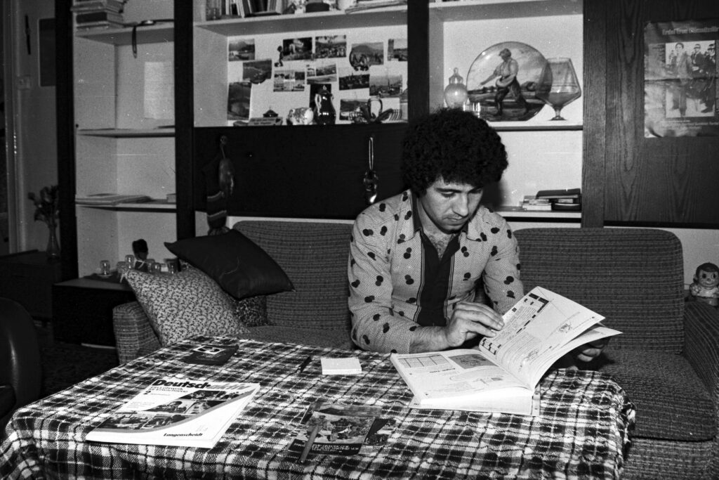 Deutschkurs: Mustafa bei der Vorbereitung, achtziger Jahre. Foto: Ulrich Horb