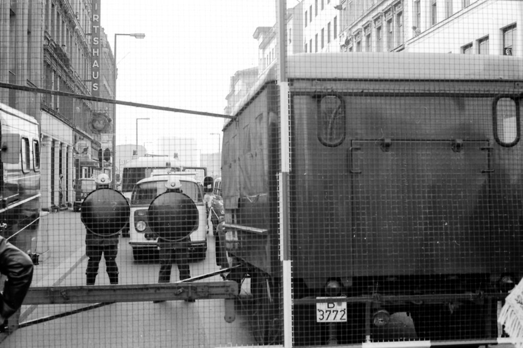 Polizeiabsperrung in der Oranienstraße. Foto: Ulrich Horb