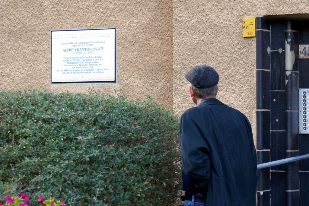 Gedenktafel für Alfred Kantorowicz, Kreuznacher Straße 48. Foto: Ulrich Horb