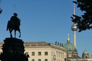 Unter den Linden.  Foto: Ulrich Horb P1172513